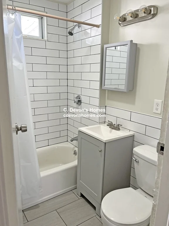 4 bed, 1 bath apartment for rent at 35 Burchstead Pl Unit 2, Lynn — photo 6 of 7
