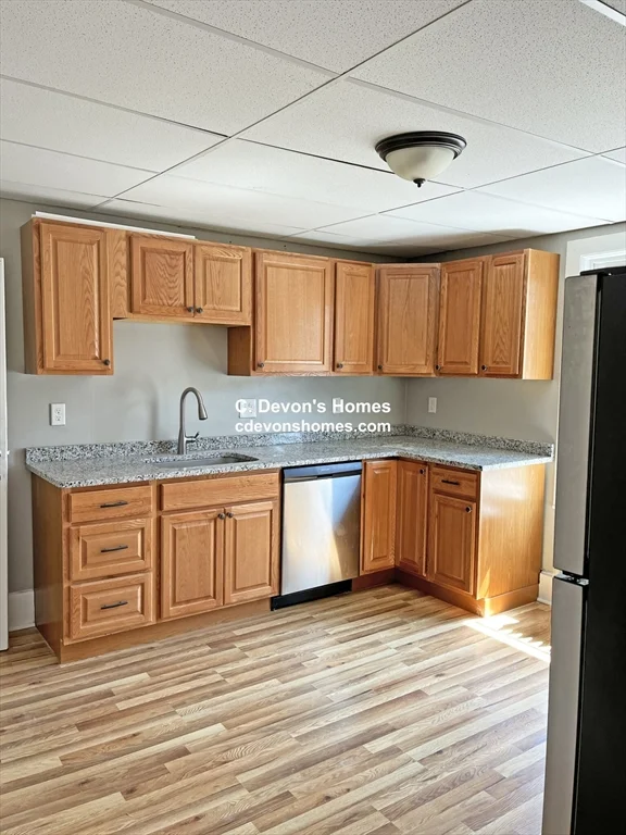 4 bed, 1 bath apartment for rent at 35 Burchstead Pl Unit 2, Lynn — photo 3 of 7