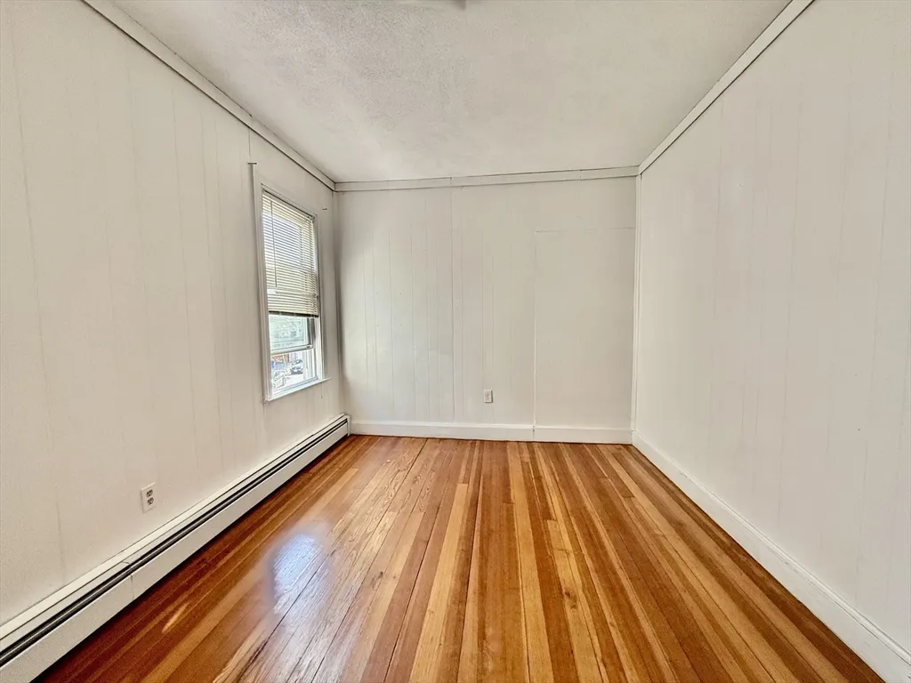 3 bed, 1 bath apartment for rent at 35 Calvin St Unit 2, Ward Two — photo 5 of 10