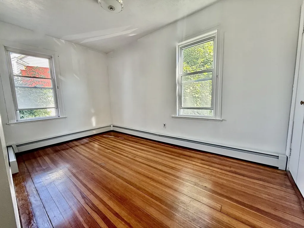 3 bed, 1 bath apartment for rent at 35 Calvin St Unit 2, Ward Two — photo 3 of 10