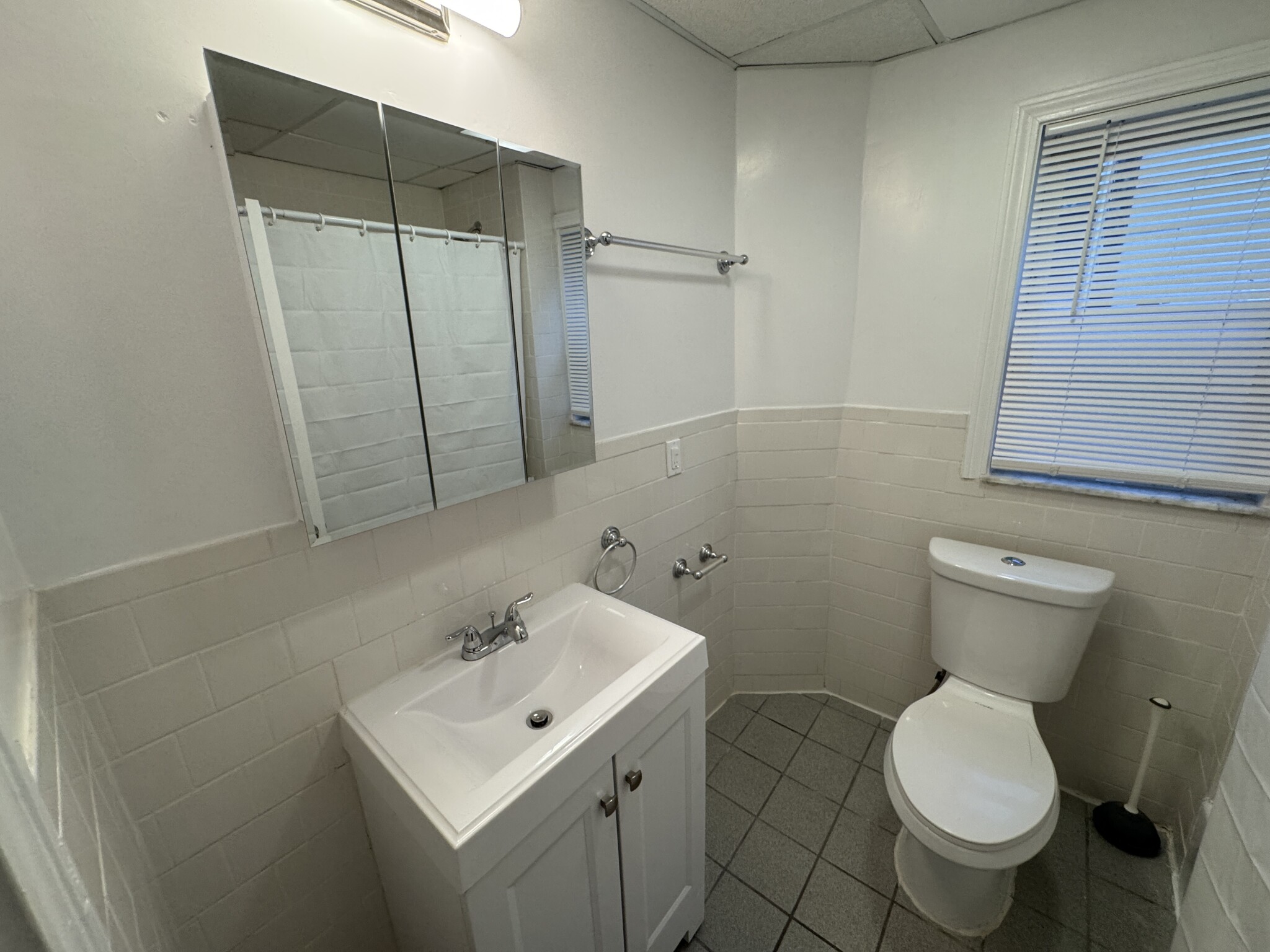 1 bed, 2 bath apartment for rent at 35 Cameron Ave Unit 1, Teele Square — photo 5 of 17