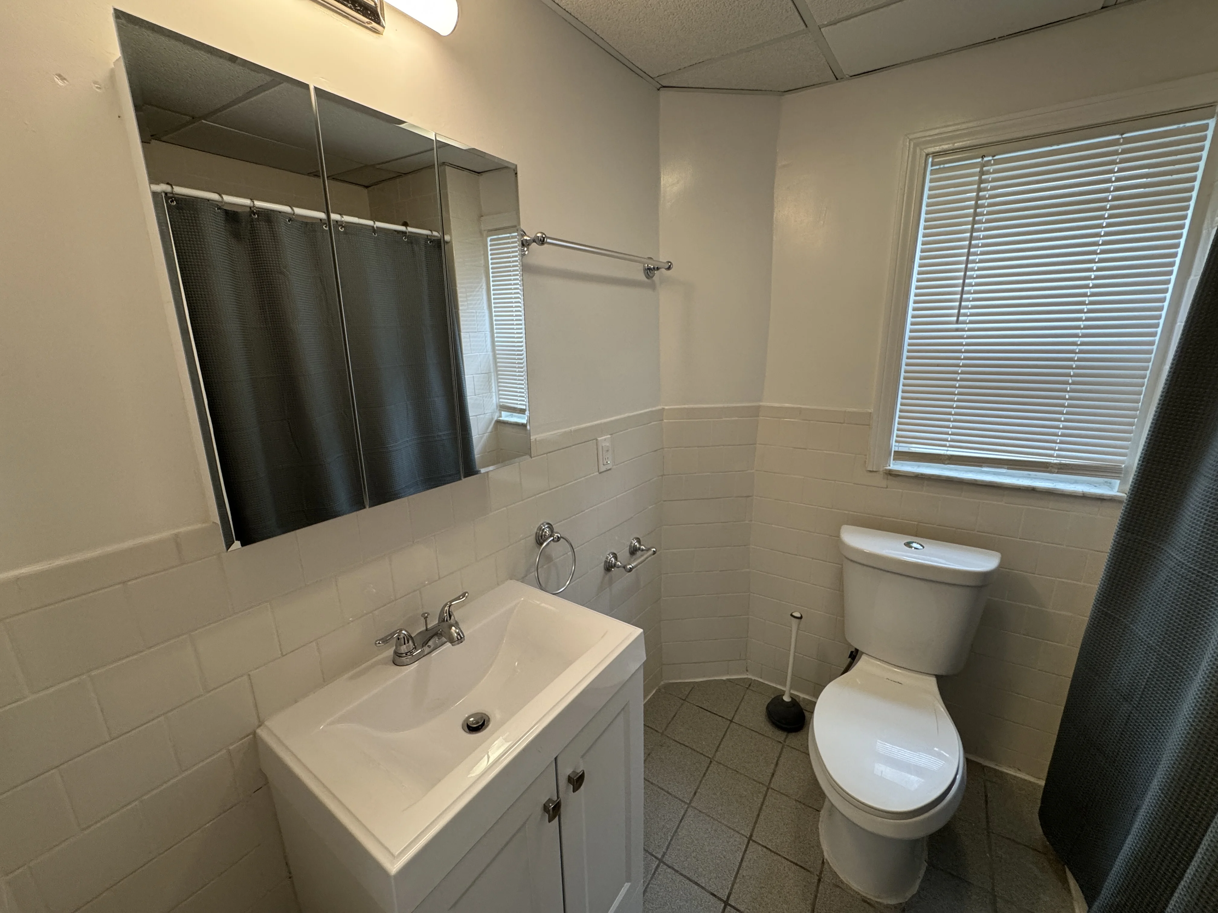 1 split bed, 1 bath apartment for rent at 35 Cameron Ave Unit 2, North Cambridge — photo 3 of 6