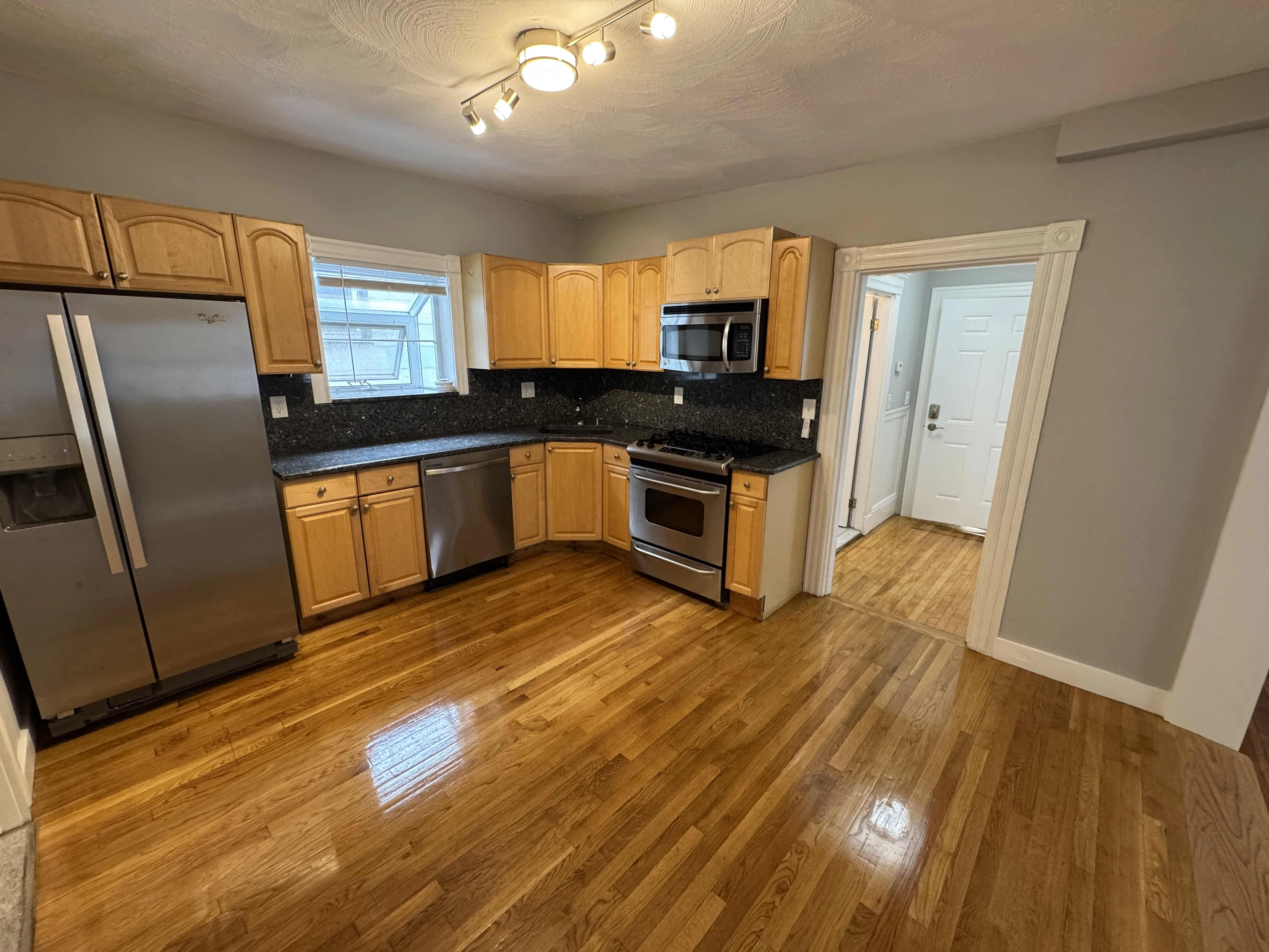 1 split bed, 1 bath apartment for rent at 35 Cameron Ave Unit 2, North Cambridge — photo 2 of 6