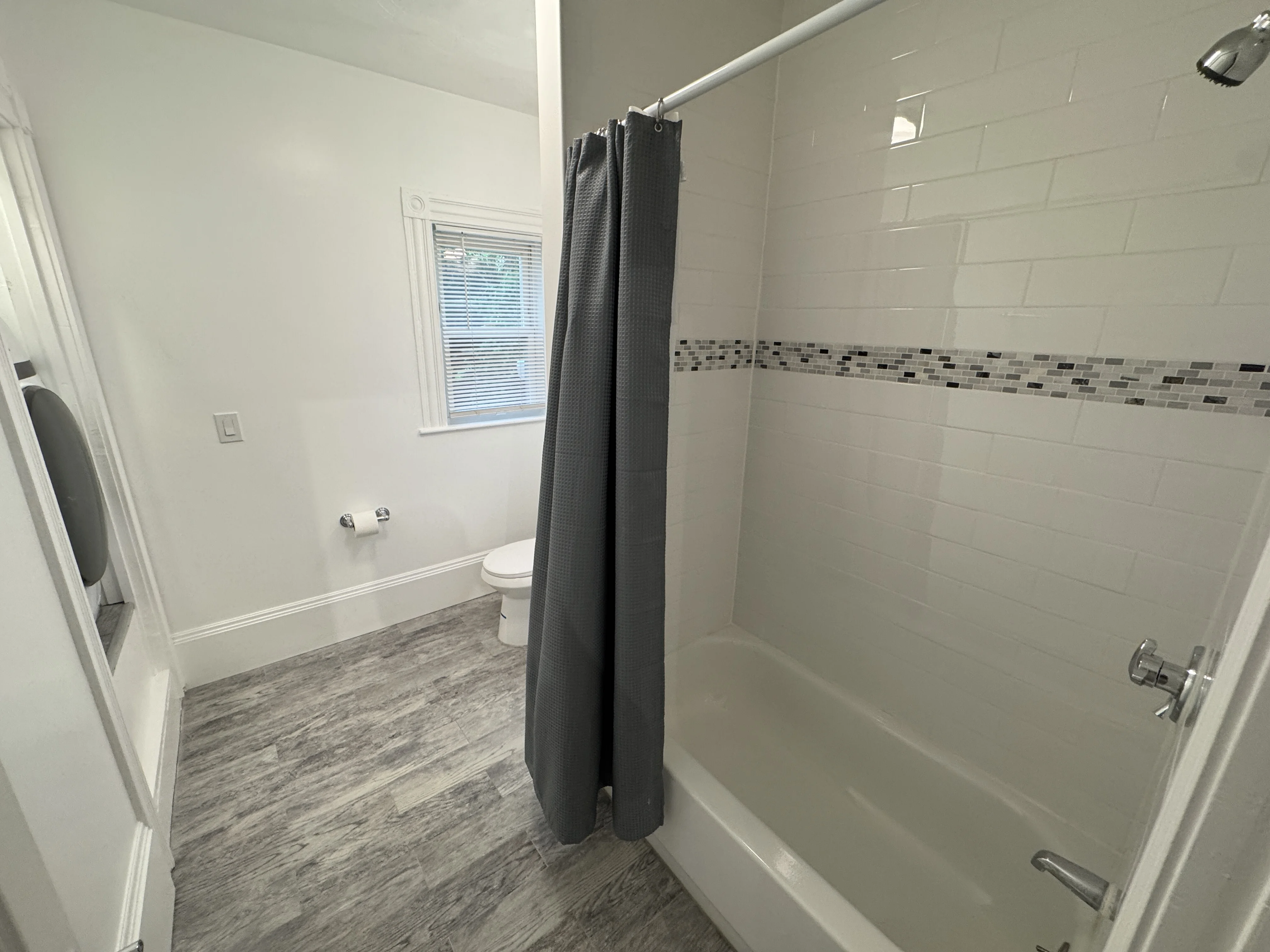 1 split bed, 1 bath apartment for rent at 35 Cameron Ave Unit 2, North Cambridge — photo 5 of 6