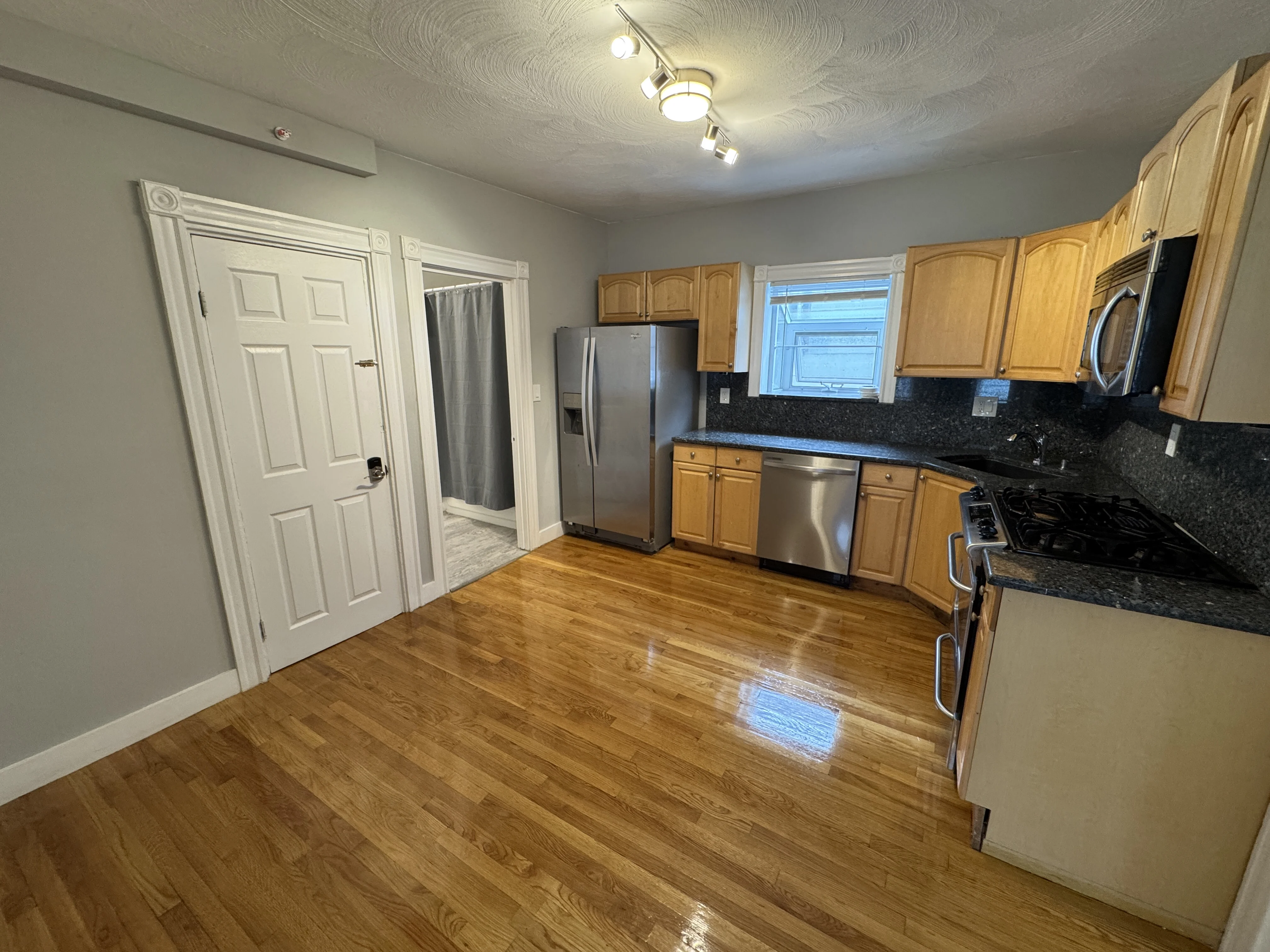 1 split bed, 1 bath apartment for rent at 35 Cameron Ave Unit 2, North Cambridge — photo 6 of 6
