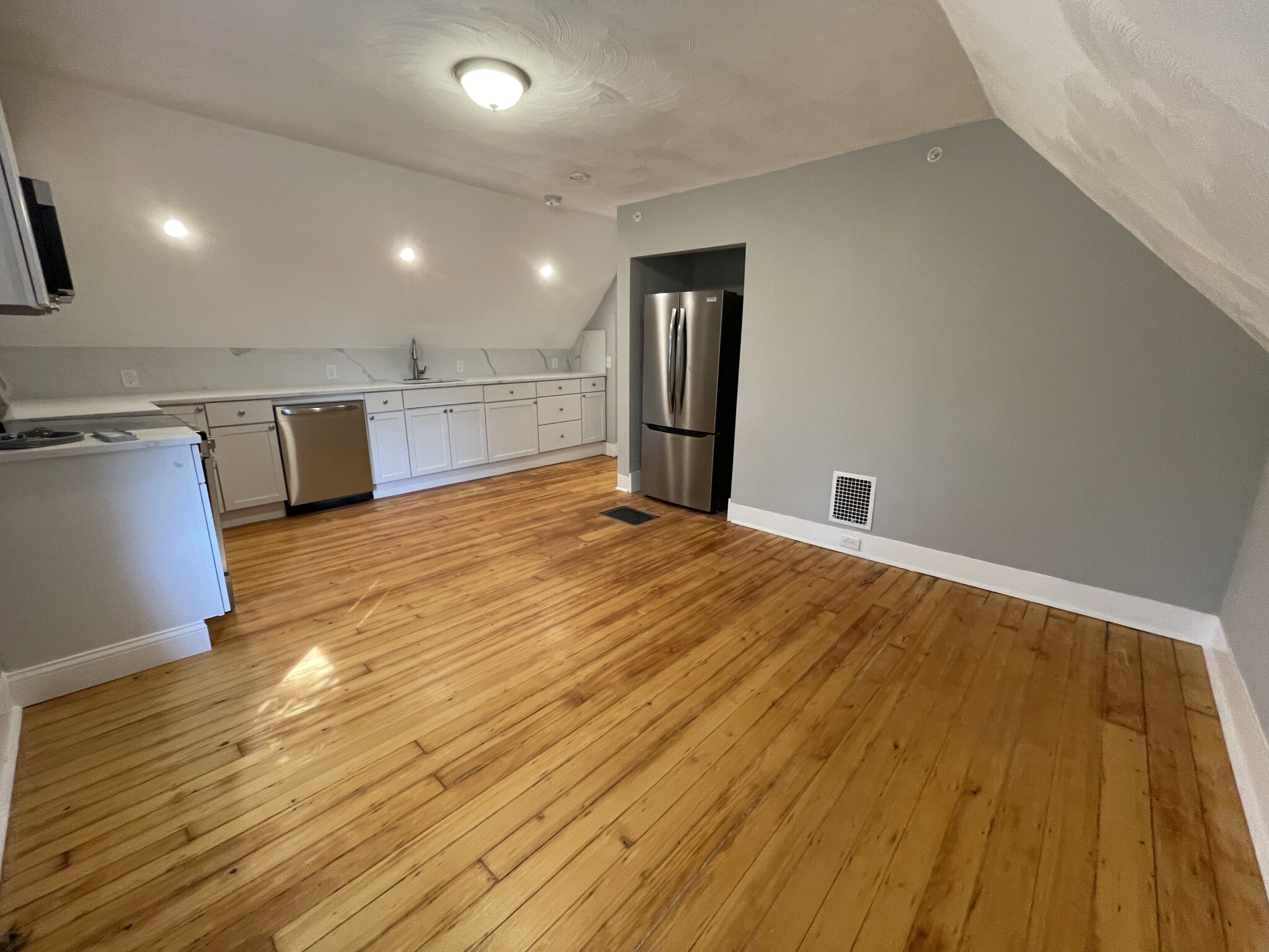 2 bed, 1 bath apartment for rent at 35 Cameron Ave Unit 3, Teele Square — photo 3 of 13
