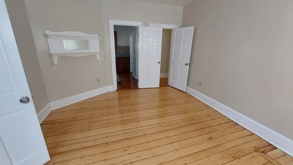 4 bed, 1 bath apartment for rent at 35 Catawba St Unit 2, Roxbury — photo 10 of 15