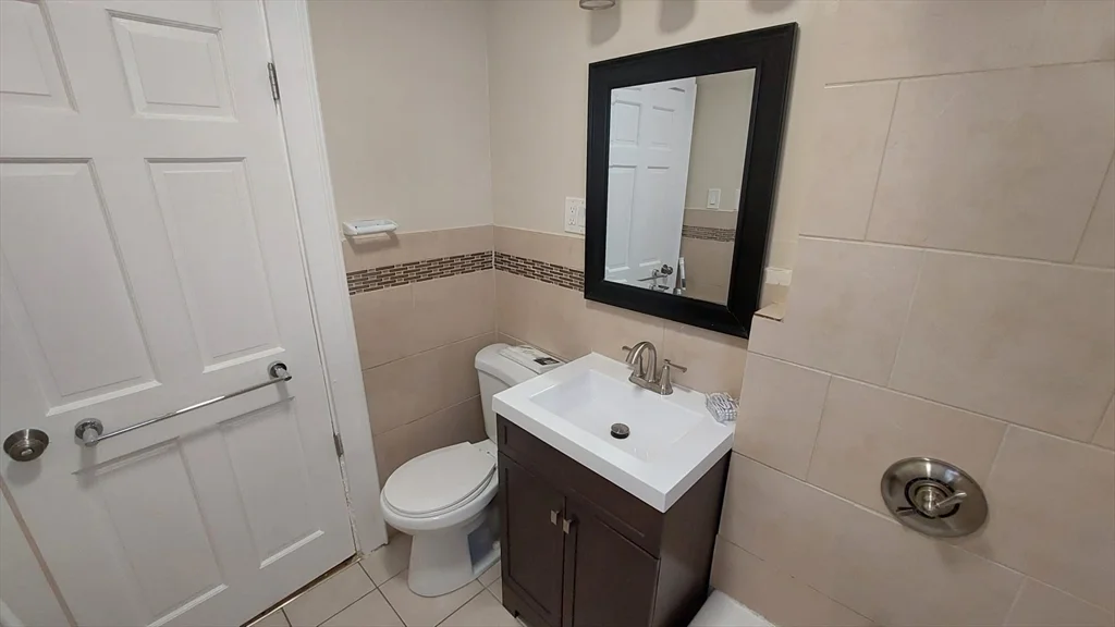 4 bed, 1 bath apartment for rent at 35 Catawba St Unit 2, Roxbury — photo 13 of 15