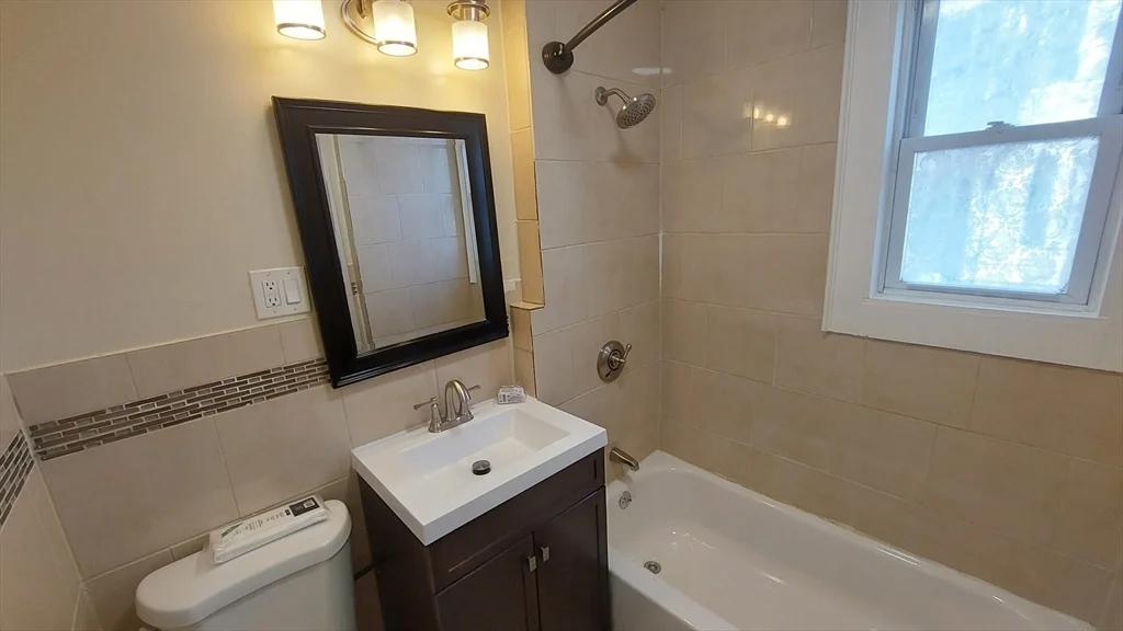 4 bed, 1 bath apartment for rent at 35 Catawba St Unit 2, Roxbury — photo 14 of 15