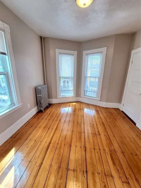 4 bed, 1 bath apartment for rent at 35 Catawba St Unit 2, Roxbury — photo 7 of 15