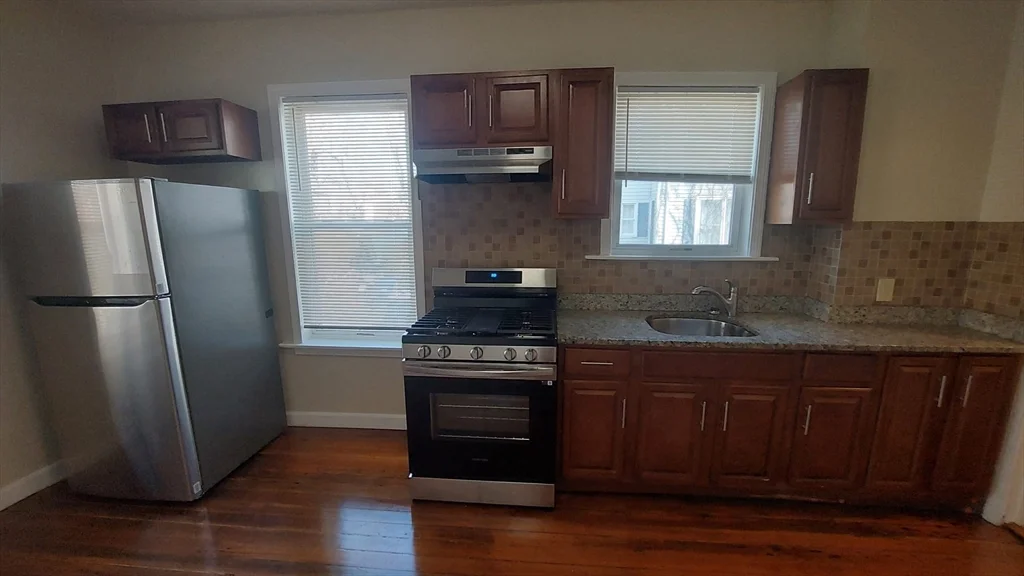 4 bed, 1 bath apartment for rent at 35 Catawba St Unit 2, Roxbury — photo 2 of 15
