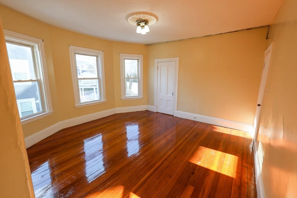 4 bed, 1 bath apartment for rent at 35 Clarkson St Unit 2, Dorchester — photo 4 of 9