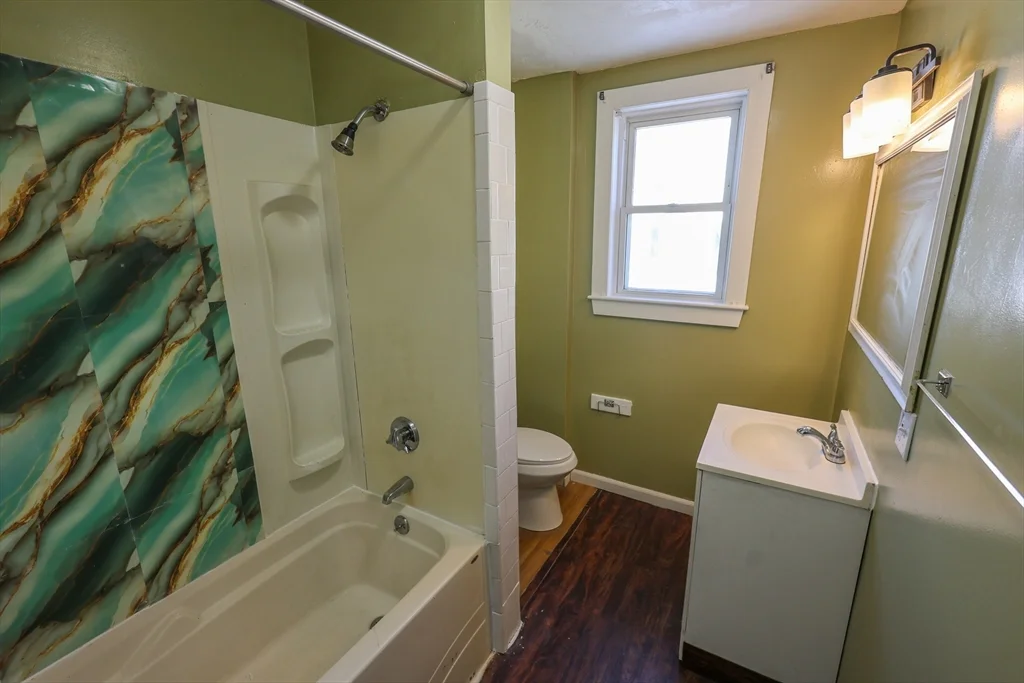 4 bed, 1 bath apartment for rent at 35 Clarkson St Unit 2, Dorchester — photo 5 of 9