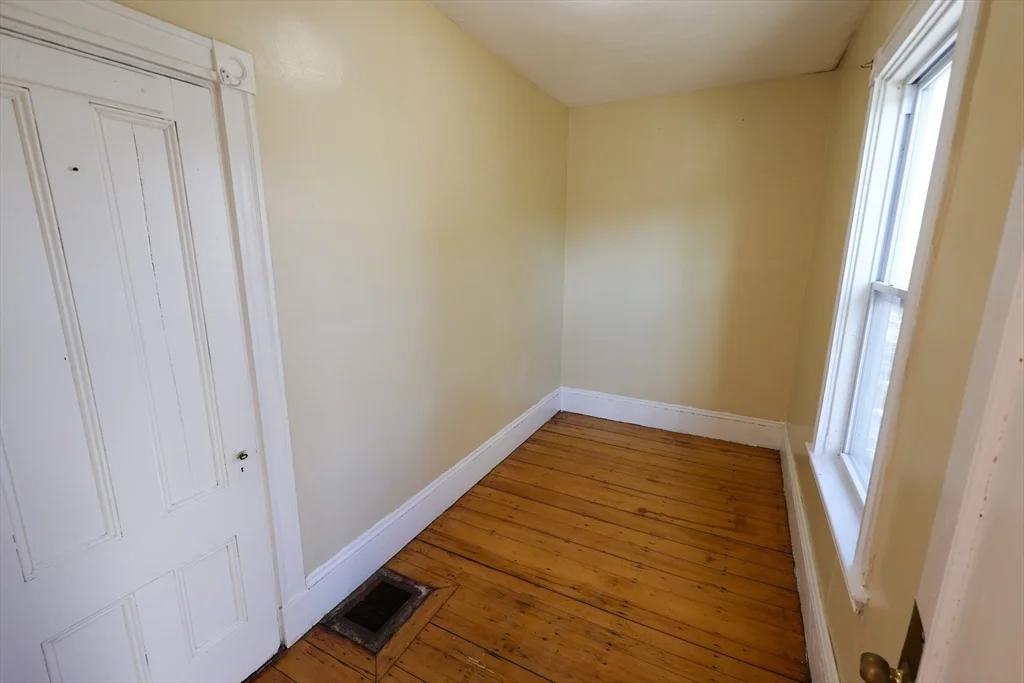 4 bed, 1 bath apartment for rent at 35 Clarkson St Unit 2, Dorchester — photo 8 of 9