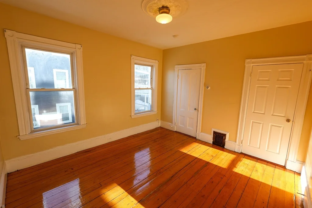4 bed, 1 bath apartment for rent at 35 Clarkson St Unit 2, Dorchester — photo 6 of 9
