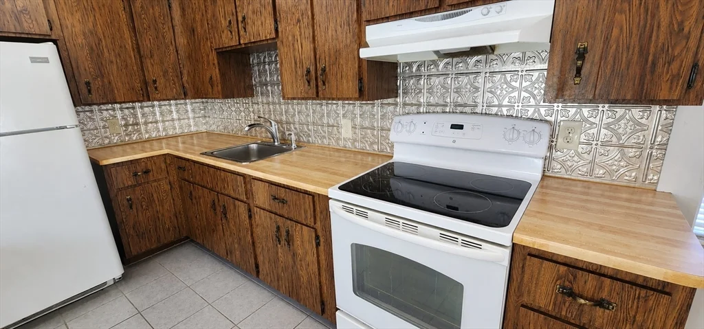 2 bed, 1 bath apartment for rent at 35 Clyde St, Needham — photo 10 of 10