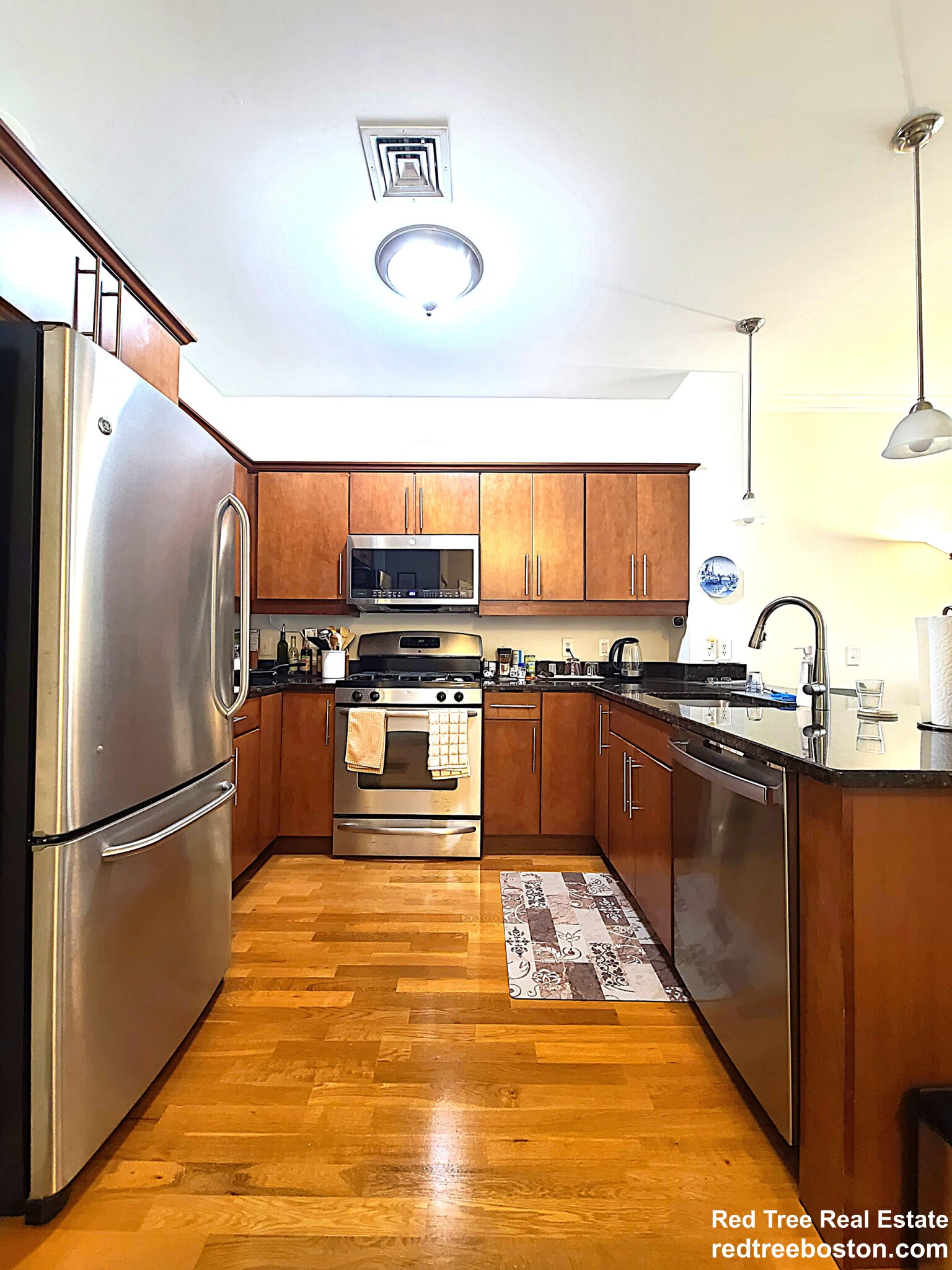1 bed, 1 bath apartment for rent at 35 Commonwealth Ave Unit 204, Chestnut Hill — photo 2 of 13