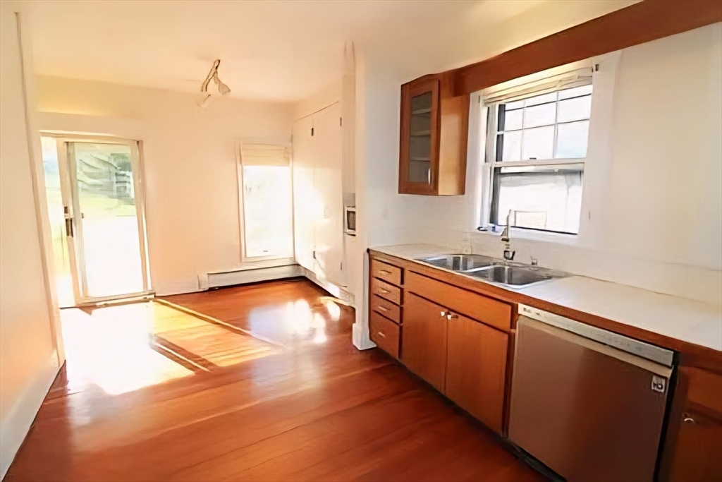 2 bed, 1 bath apartment for rent at 35 Commonwealth St Unit 2, Watertown — photo 4 of 13