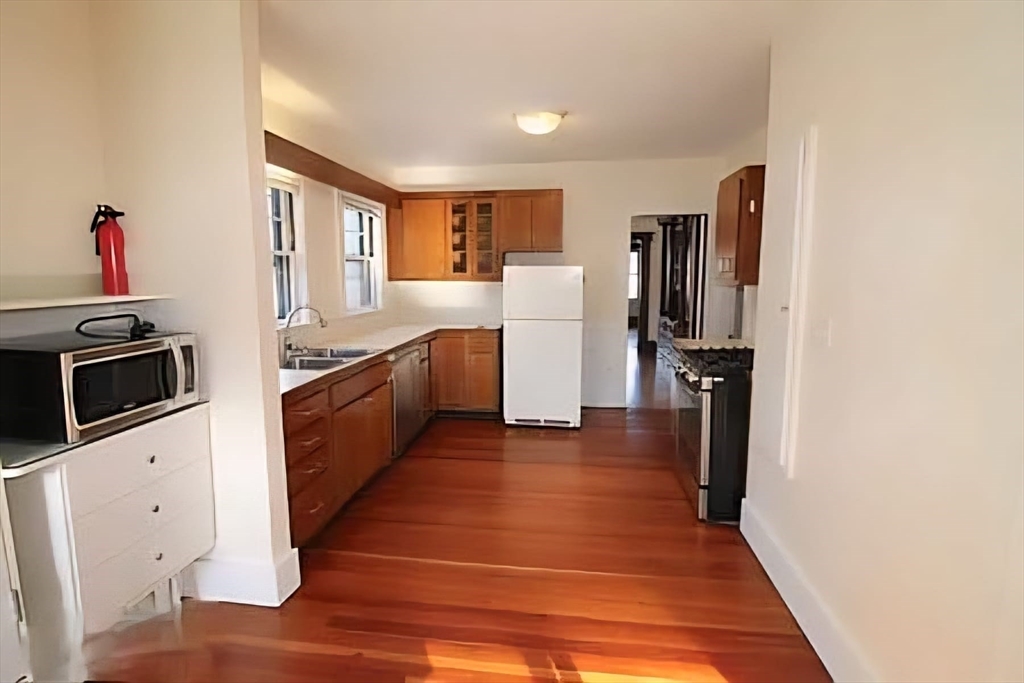 2 bed, 1 bath apartment for rent at 35 Commonwealth St Unit 2, Watertown — photo 3 of 13