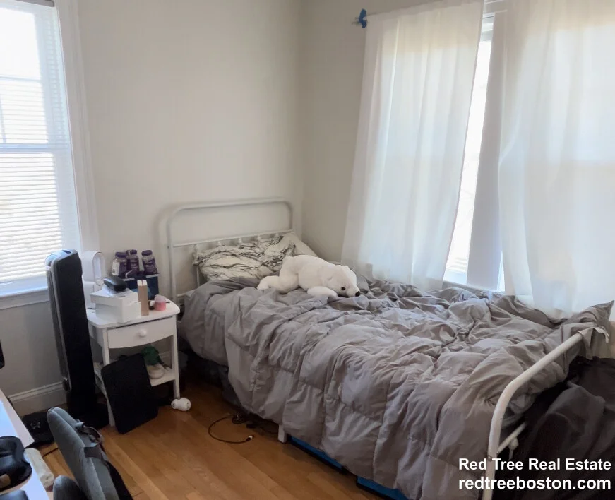 4 bed, 2 bath apartment for rent at 35 Crosby Rd Unit 2, Chestnut Hill — photo 3 of 12