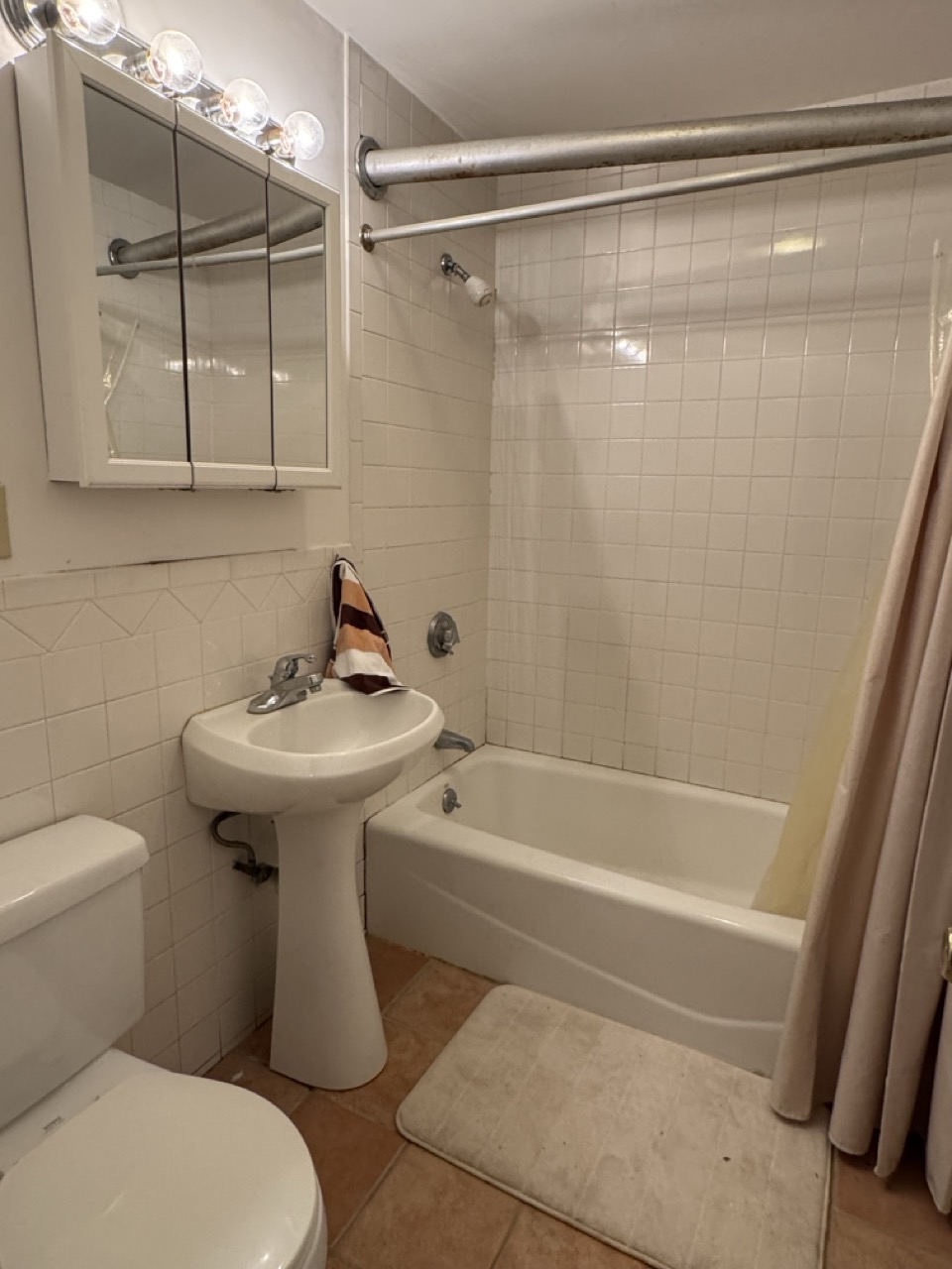3 bed, 2 bath apartment for rent at 35 Cummings Rd Unit B, Brighton — photo 11 of 17