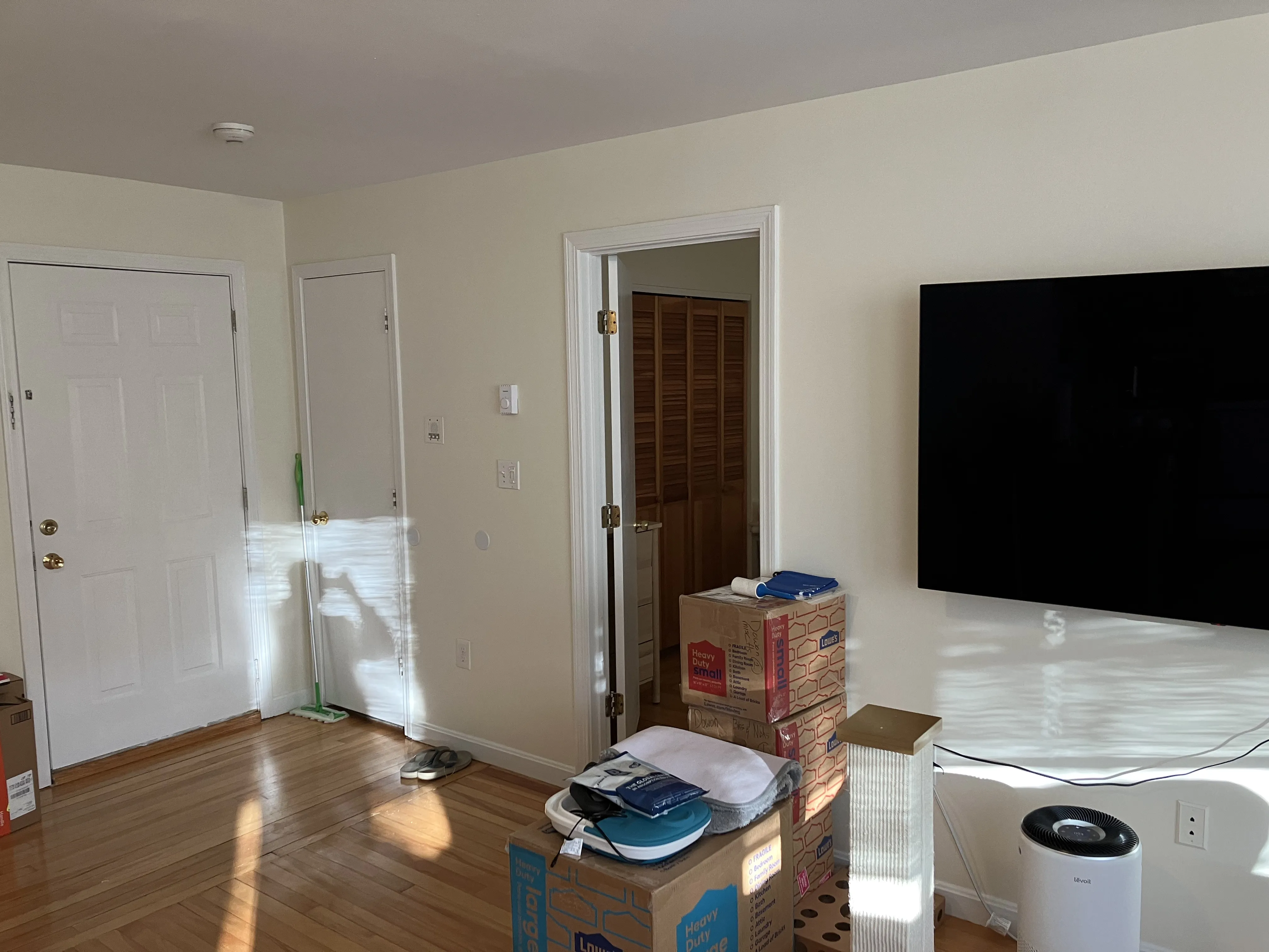 1 bed, 1 bath apartment for rent at 35 Davis Sq Unit 8, Davis Square — photo 4 of 5