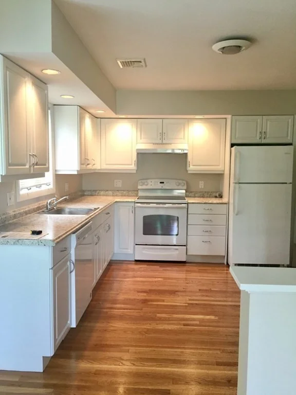 3 bed, 1 bath apartment for rent at 35 Dunedin Rd, Wellesley — photo 11 of 25