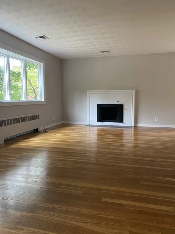 3 bed, 1 bath apartment for rent at 35 Dunedin Rd, Wellesley — photo 4 of 25