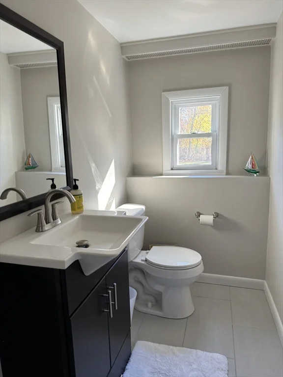3 bed, 1 bath apartment for rent at 35 Dunedin Rd, Wellesley — photo 18 of 25