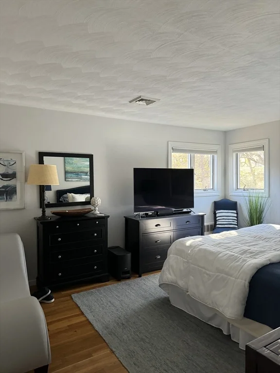 3 bed, 1 bath apartment for rent at 35 Dunedin Rd, Wellesley — photo 14 of 25