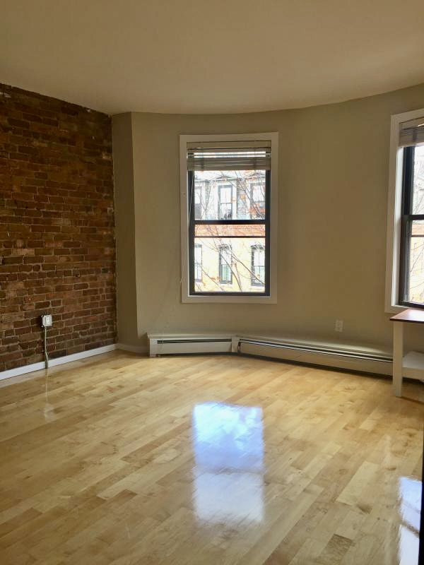 3 bed, 2 bath apartment for rent at 35 East Concord St Unit 4, South End — photo 2 of 7