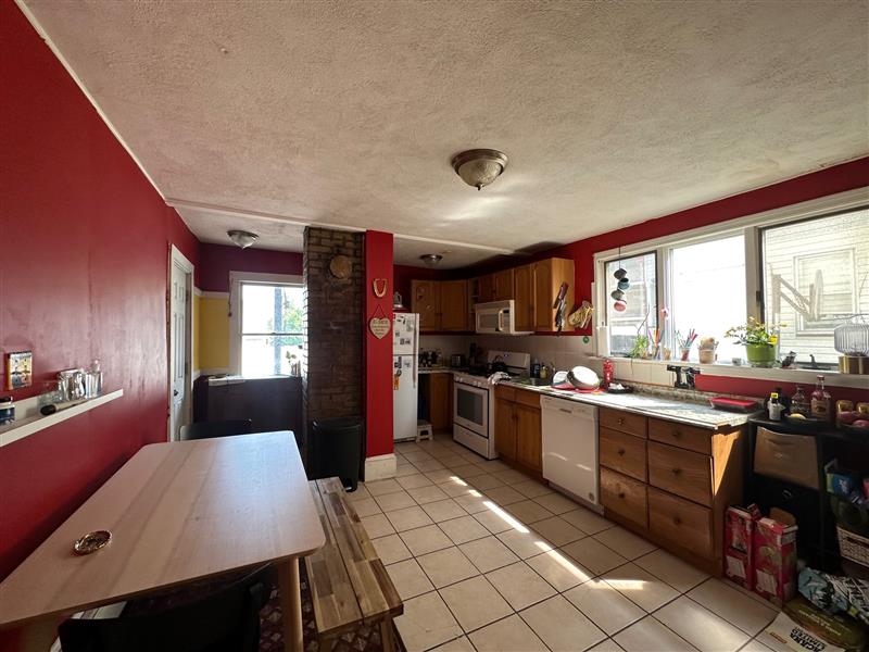 3 bed, 1 bath apartment for rent at 35 Edgar Ave Unit 1, Winter Hill