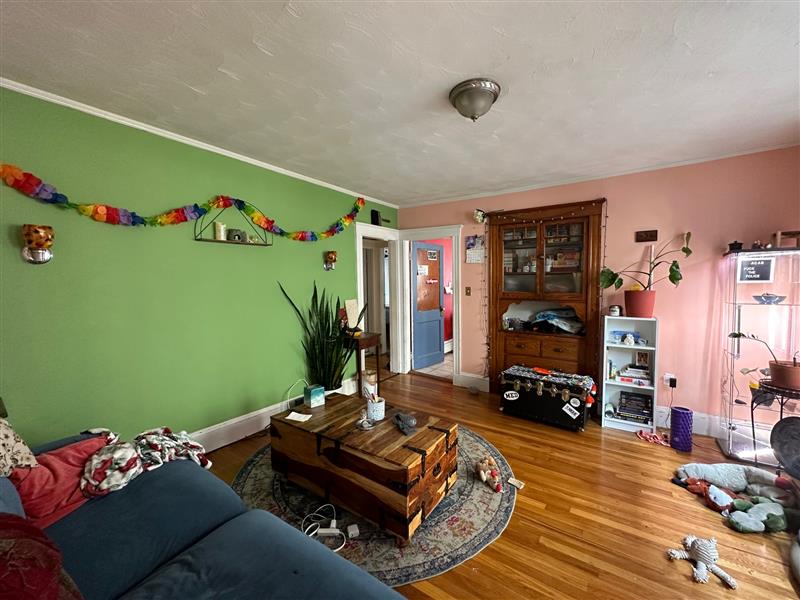 3 bed, 1 bath apartment for rent at 35 Edgar Ave Unit 1, Winter Hill — photo 7 of 12
