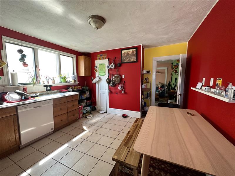 3 bed, 1 bath apartment for rent at 35 Edgar Ave Unit 1, Winter Hill — photo 2 of 12