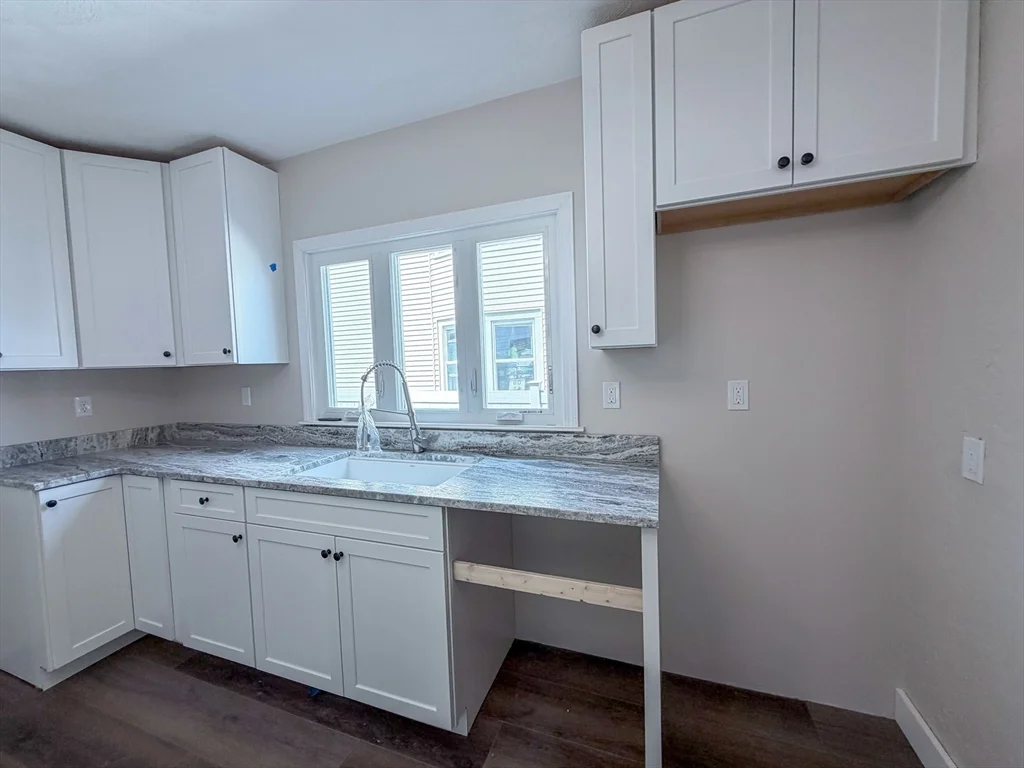 3 bed, 1 bath apartment for rent at 35 Eliot St Unit 35, Medford — photo 3 of 17