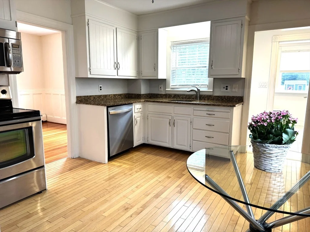 3 bed, 2 bath apartment for rent at 35 Emerson St, Wakefield — photo 8 of 22