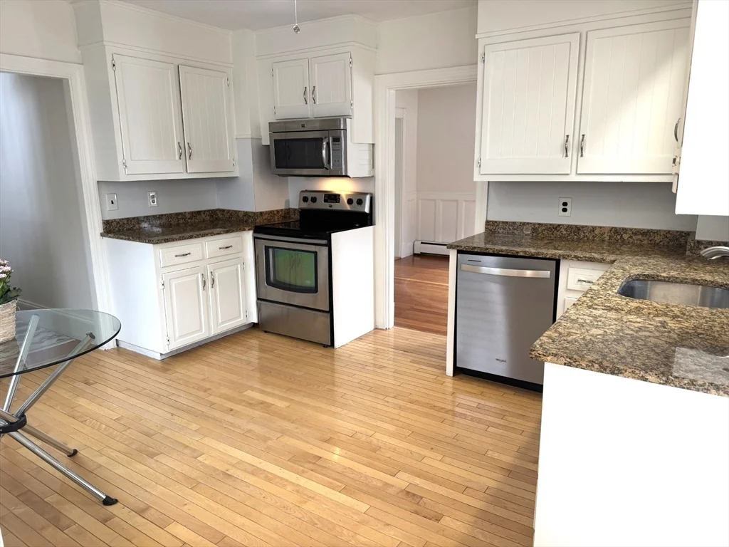 3 bed, 2 bath apartment for rent at 35 Emerson St, Wakefield — photo 9 of 22
