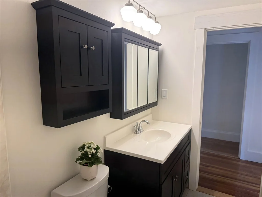 3 bed, 2 bath apartment for rent at 35 Emerson St, Wakefield — photo 19 of 22