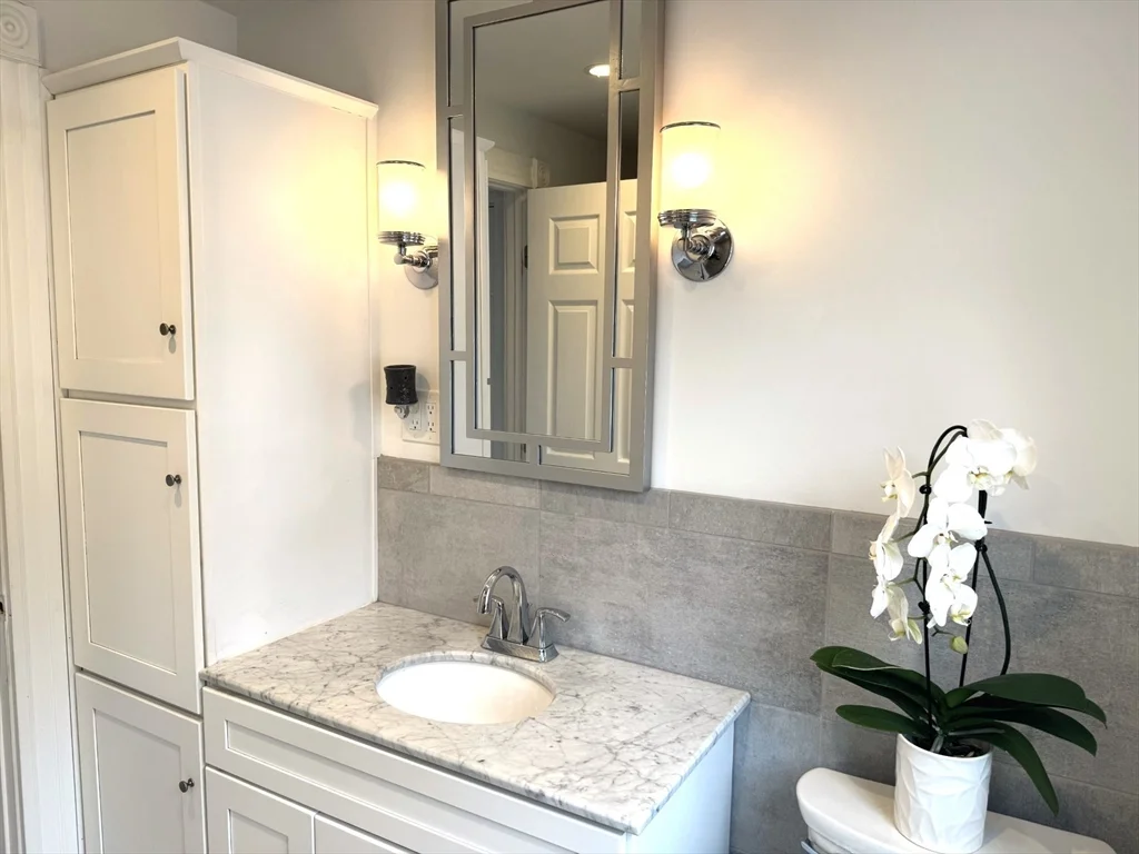 3 bed, 2 bath apartment for rent at 35 Emerson St, Wakefield — photo 11 of 22