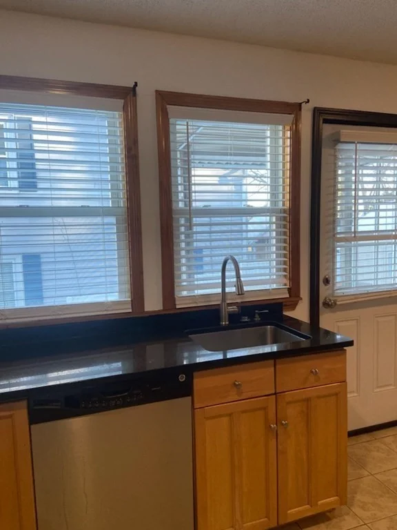 2 bed, 1 bath apartment for rent at 35 Endicott St Unit 1, Saugus — photo 3 of 8