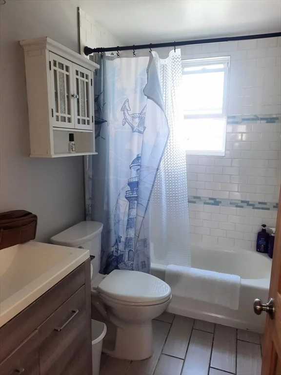 3 bed, 1 bath apartment for rent at 35 Everson Rd Unit 35, Marshfield — photo 3 of 7