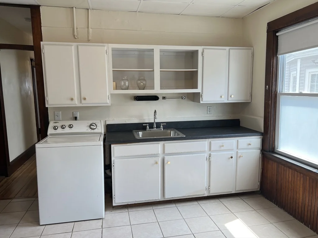 3 bed, 1 bath apartment for rent at 35 Fairmont St Unit 1, Arlington — photo 6 of 11