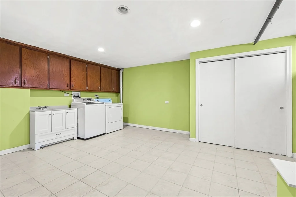 5 bed, 3 bath apartment for rent at 35 Fells Avenue Ter, North Medford — photo 30 of 34
