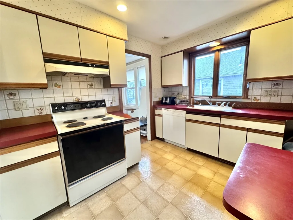1 bed, 1 bath apartment for rent at 35 Flett Rd Unit 35, Belmont — photo 10 of 24