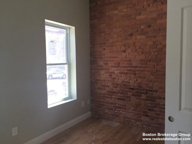 3 bed, 2 bath apartment for rent at 35 Forbes Unit 1, Jamaica Plain — photo 4 of 6