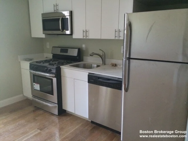 3 bed, 2 bath apartment for rent at 35 Forbes Unit 1, Jamaica Plain — photo 1 of 6