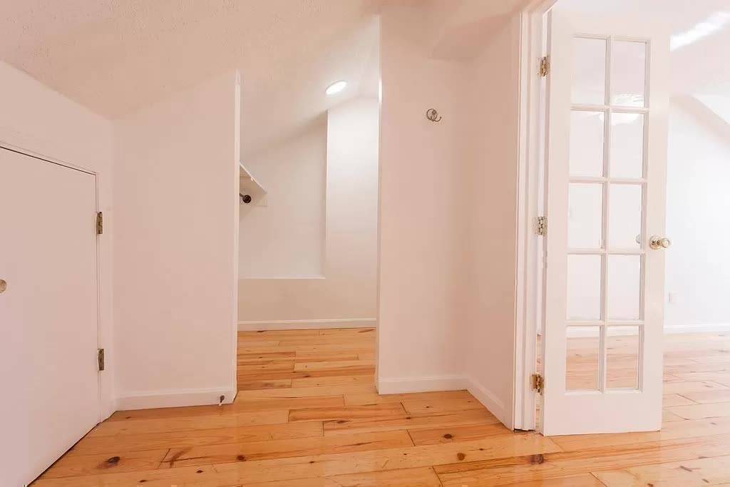 4 bed, 3 bath apartment for rent at 35 Fort Ave Unit A COPY, Roxbury — photo 12 of 24