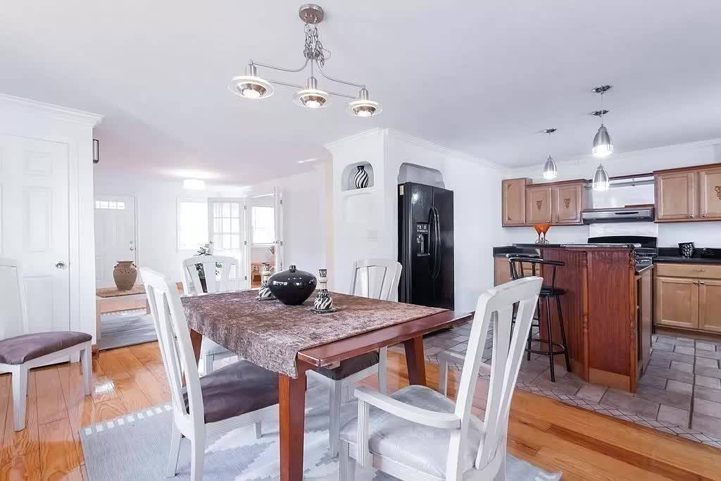 5 bed, 3 bath apartment for rent at 35 Fort Ave Unit A, Roxbury — photo 3 of 24