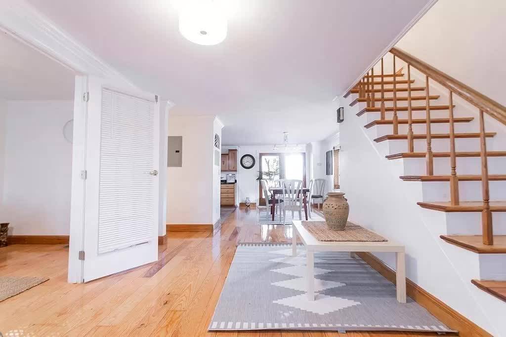 5 bed, 3 bath apartment for rent at 35 Fort Ave Unit A, Roxbury — photo 2 of 24