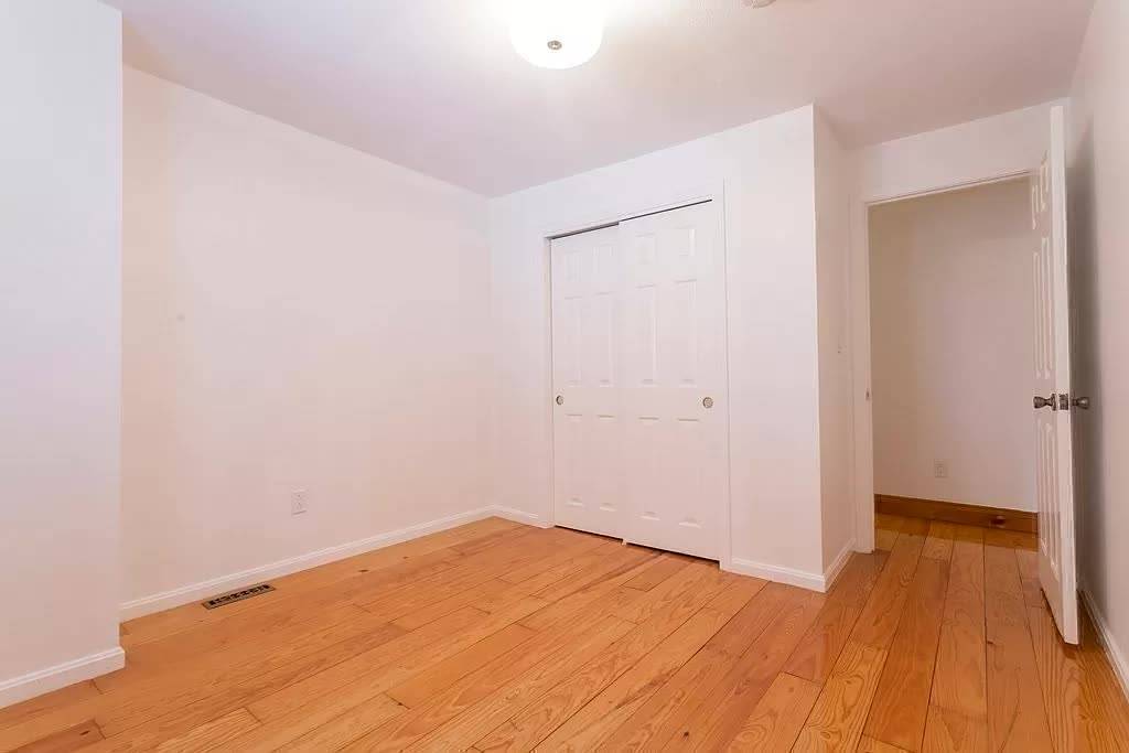 5 bed, 3 bath apartment for rent at 35 Fort Ave Unit A, Roxbury — photo 15 of 24